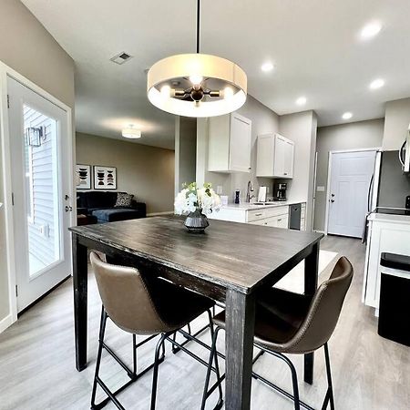 Central Cedar Falls New Construction Townhome! エクステリア 写真