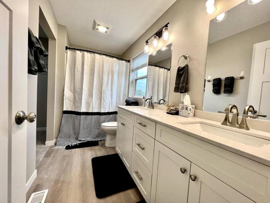 Central Cedar Falls New Construction Townhome! エクステリア 写真