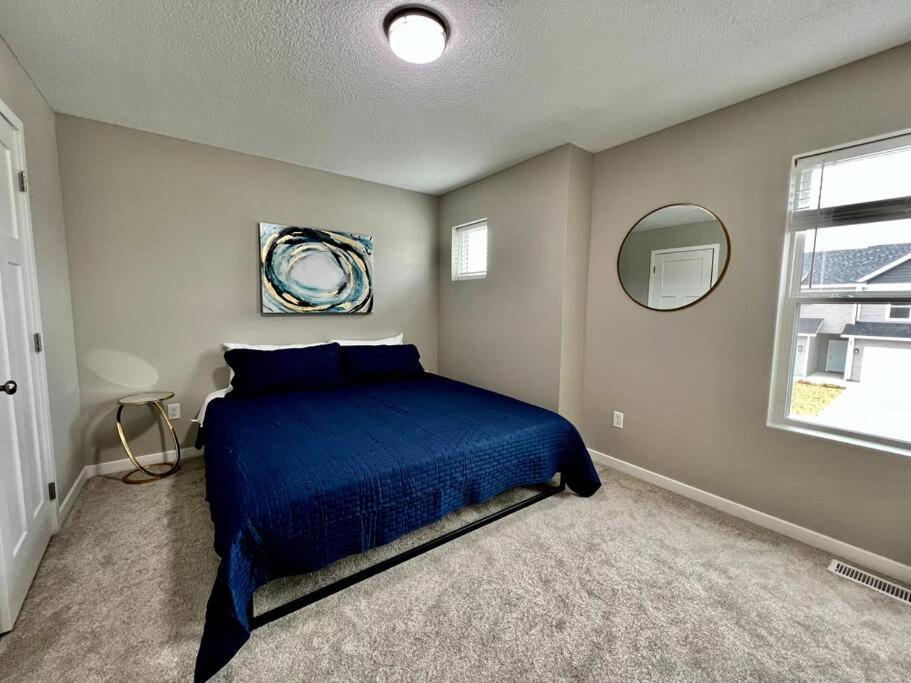 Central Cedar Falls New Construction Townhome! エクステリア 写真